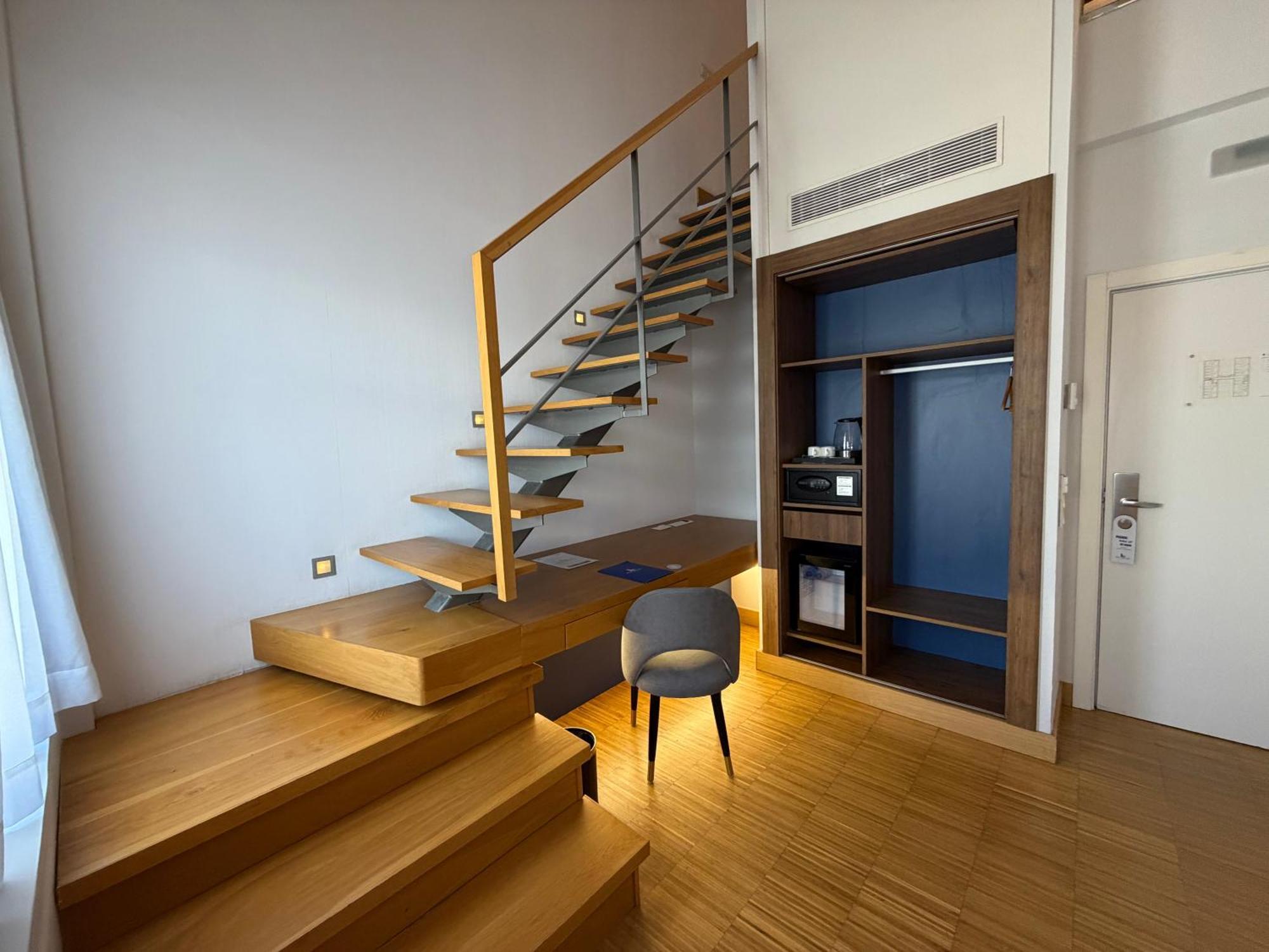 Duplex Room,1765665150:JPEG